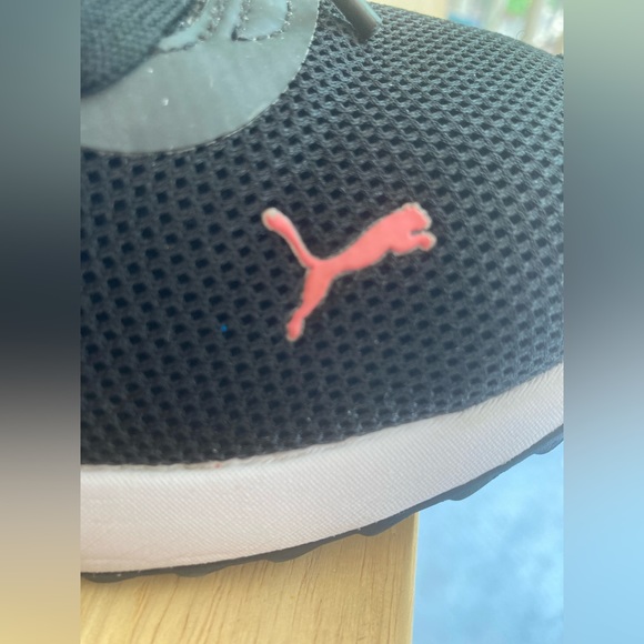 PUMA PACER NET CAGE BLACK CORAL WOMENS SNEAKERS with Puma Paw Patches! Sz 9 GUC - Picture 11 of 15